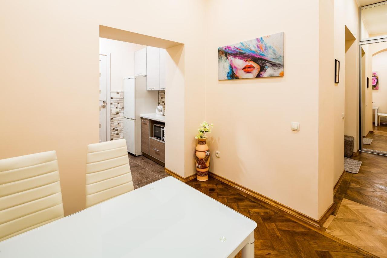 Leogrand Apartments On Stavropigiyska 7 Lviv Buitenkant foto